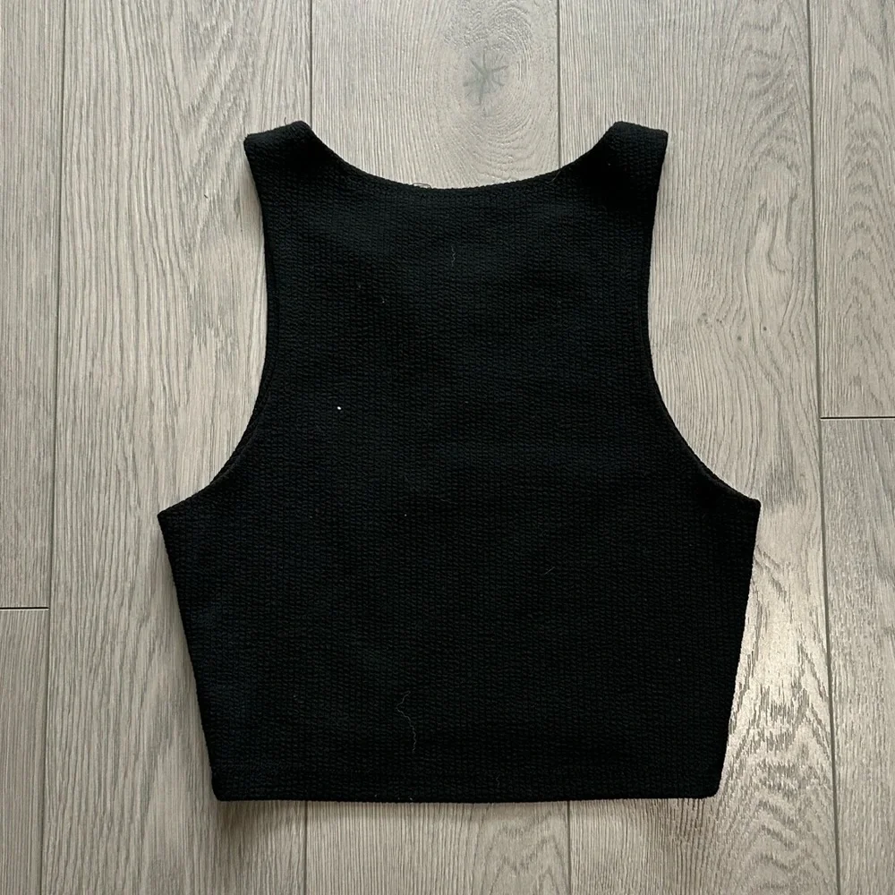 Zara Black Ribbed Cropped Tank with Grommet Detail - Picture 2 of 3